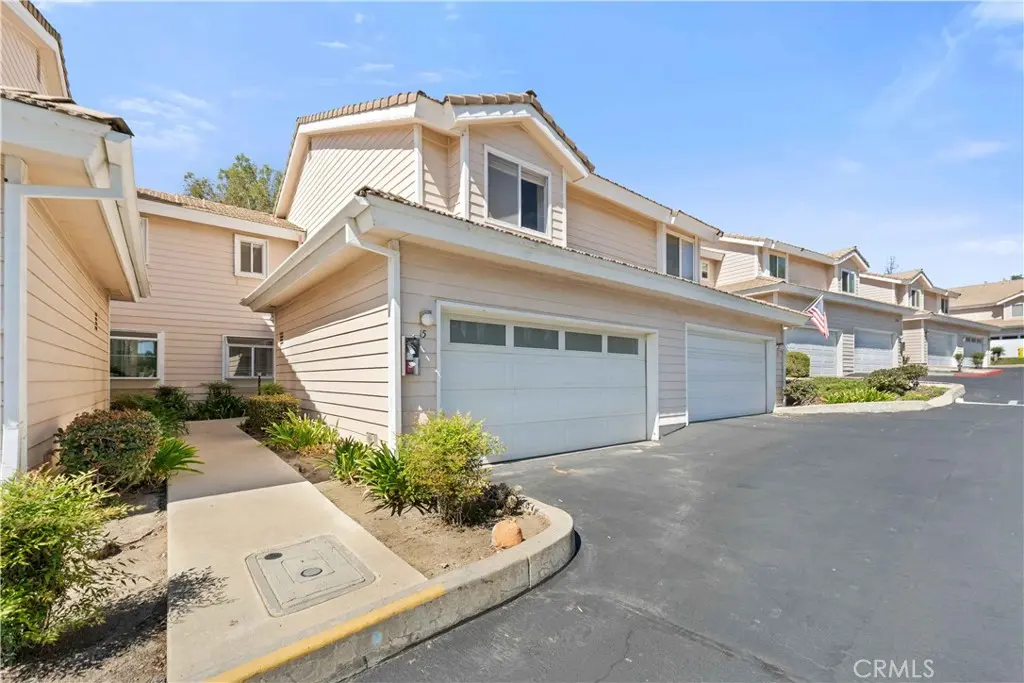 2762 Erringer 15, Simi Valley, CA — listing photo 1