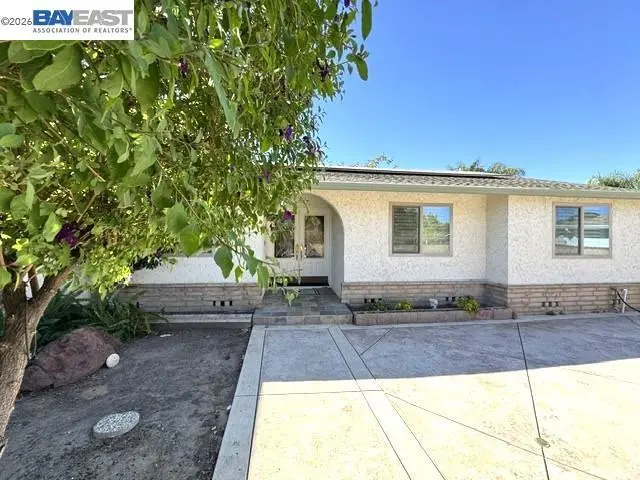 3740 Roundhill Dr, Pittsburg, CA — listing photo 1