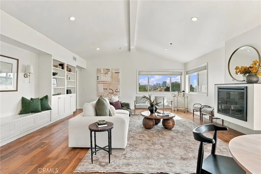1420 S Bundy Drive 405, Los Angeles, CA — listing photo 1