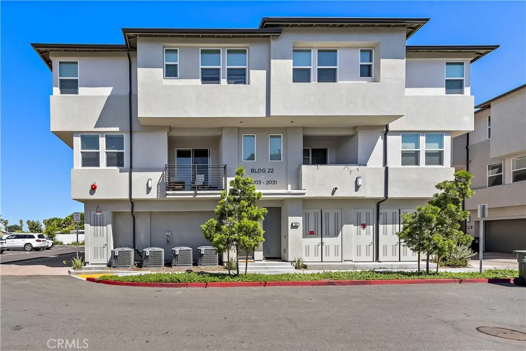 Residential Lease for rent at 2019 W Bushell, Anaheim, Orange County, CA featuring 3 beds and 3 baths