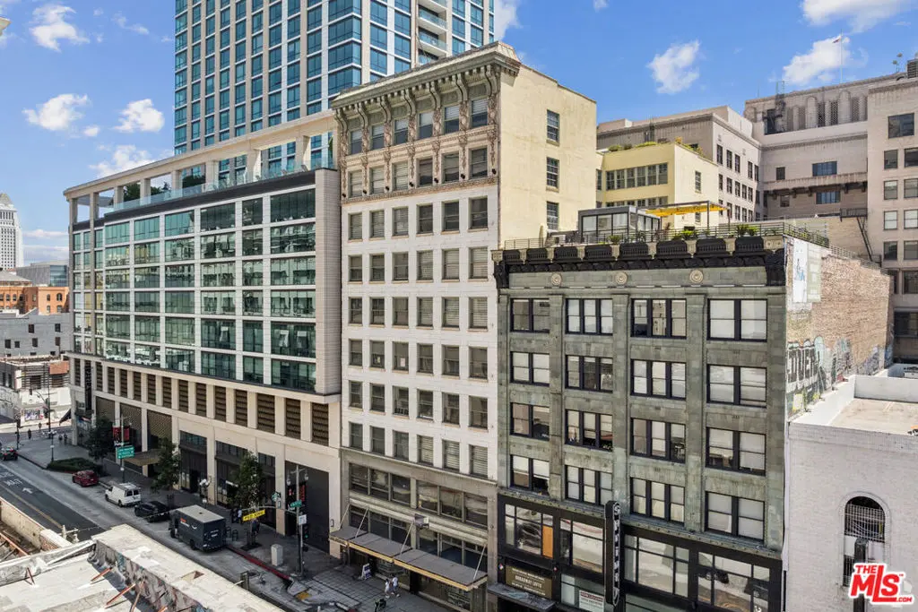 Condominium for rent at 424 S Broadway 405, Los Angeles, CA and 1 bath