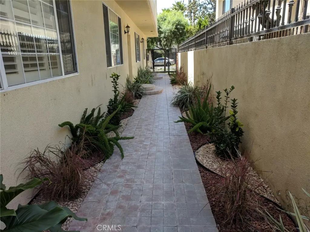 4442 Vista Del Monte Avenue 4, Sherman Oaks, CA — listing photo 1