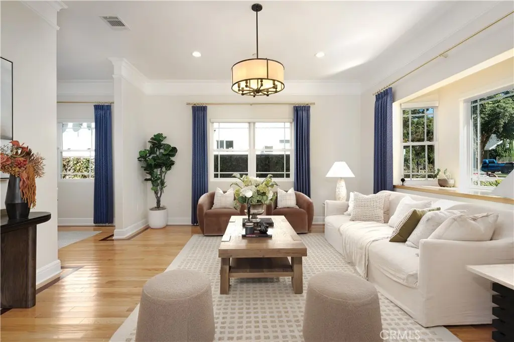 877 N Oakland, Pasadena, CA — listing photo 1