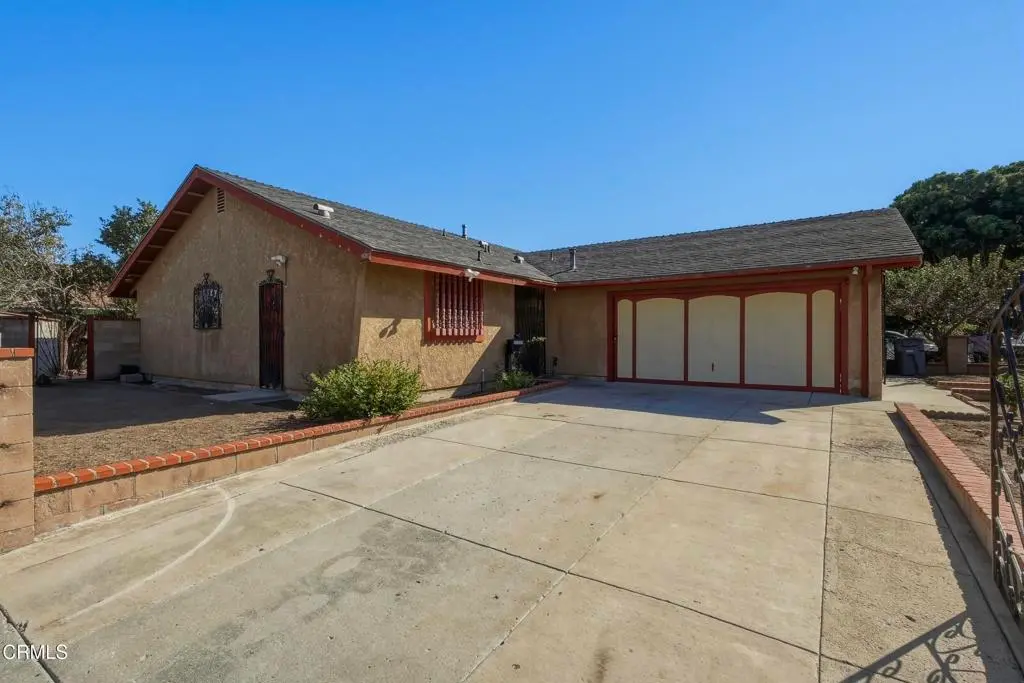 1819 La Puerta Avenue, Oxnard, CA — listing photo 1