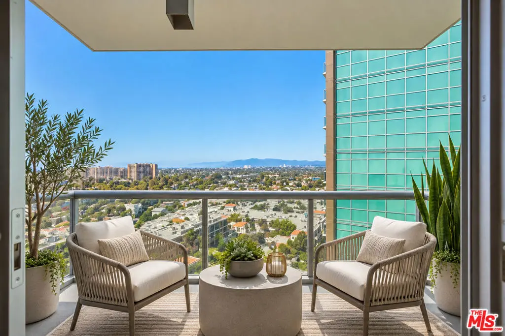 13700 Marina Pointe Drive 1411, Marina Del Rey, CA — listing photo 1