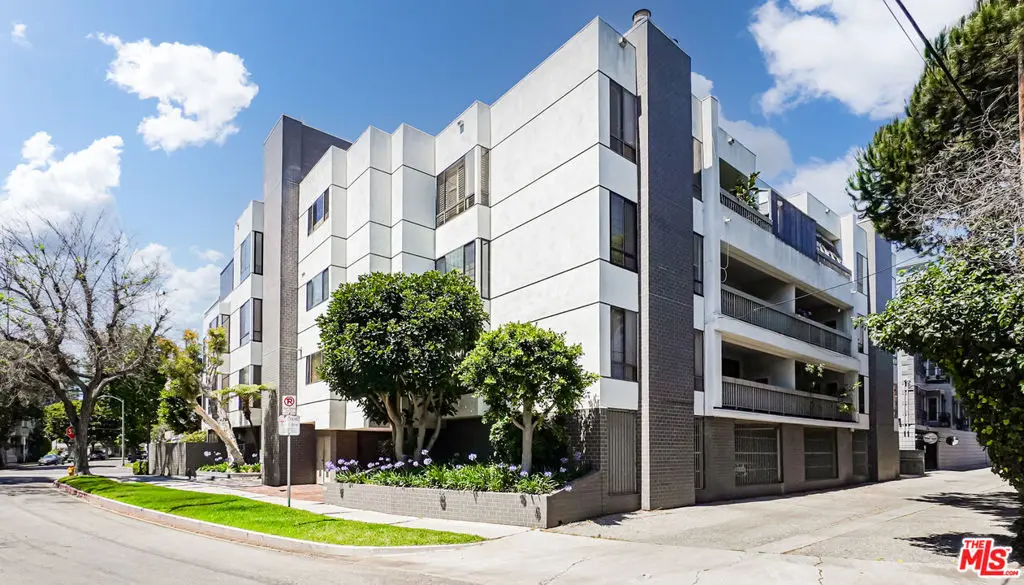 Condominium for rent at 1220 Roxbury Drive 302, Los Angeles, CA featuring 3 beds and 4 baths