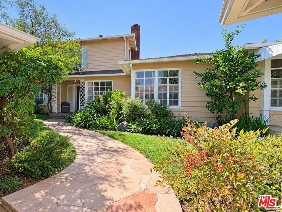 Condominium for rent at 951 Masselin Avenue, Los Angeles, CA featuring 3 beds and 2 baths