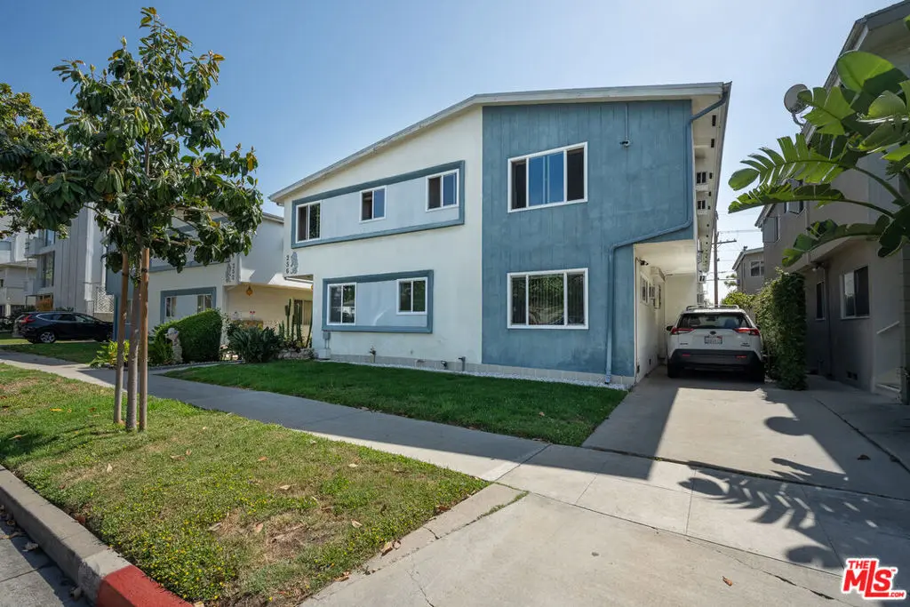 Apartment for rent at 256 S Doheny Drive 1, Beverly Hills, CA featuring 2 beds and 1 bath