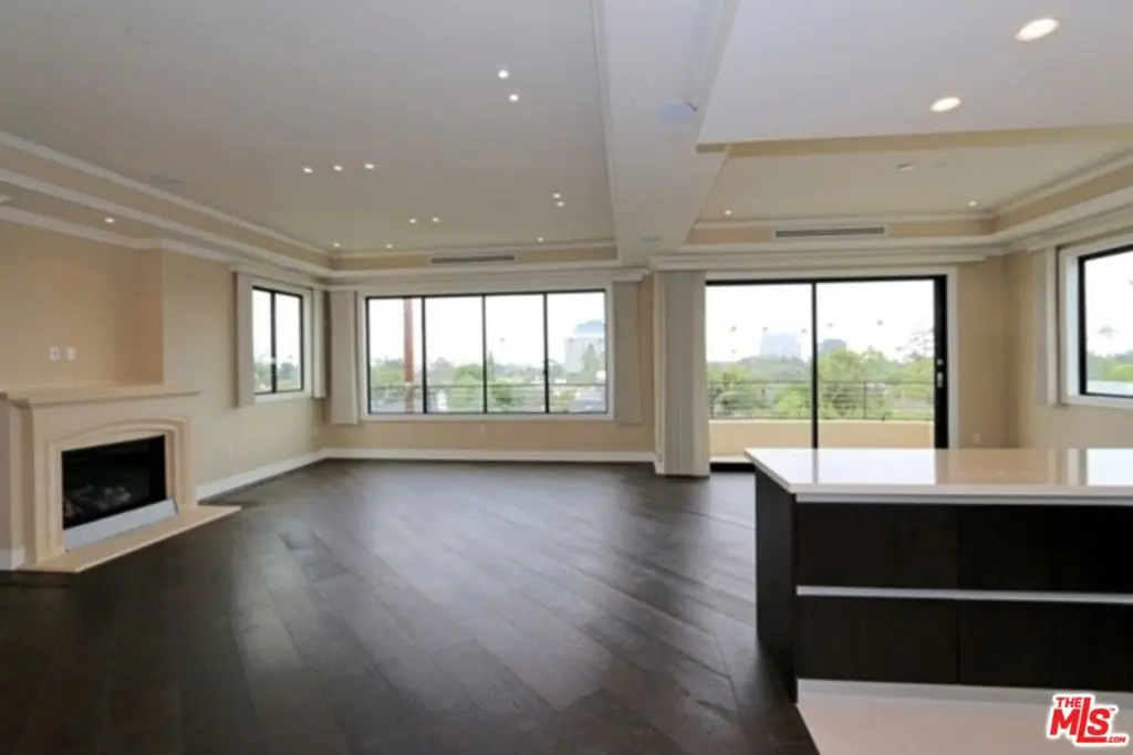 Condominium for rent at 12234 Montana Avenue 402, Los Angeles, CA featuring 2 beds and 3 baths