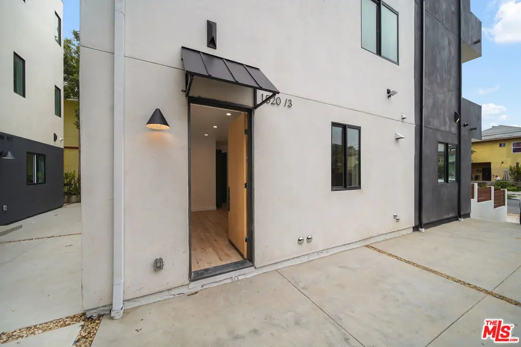 Condominium for rent at 1520 Magnolia Avenue UNIT C, Los Angeles, CA featuring 2 beds and 1 bath