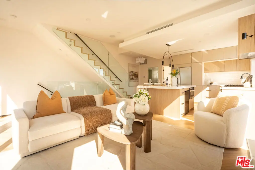 839 1/2 Waterloo Street, Los Angeles, CA — listing photo 1