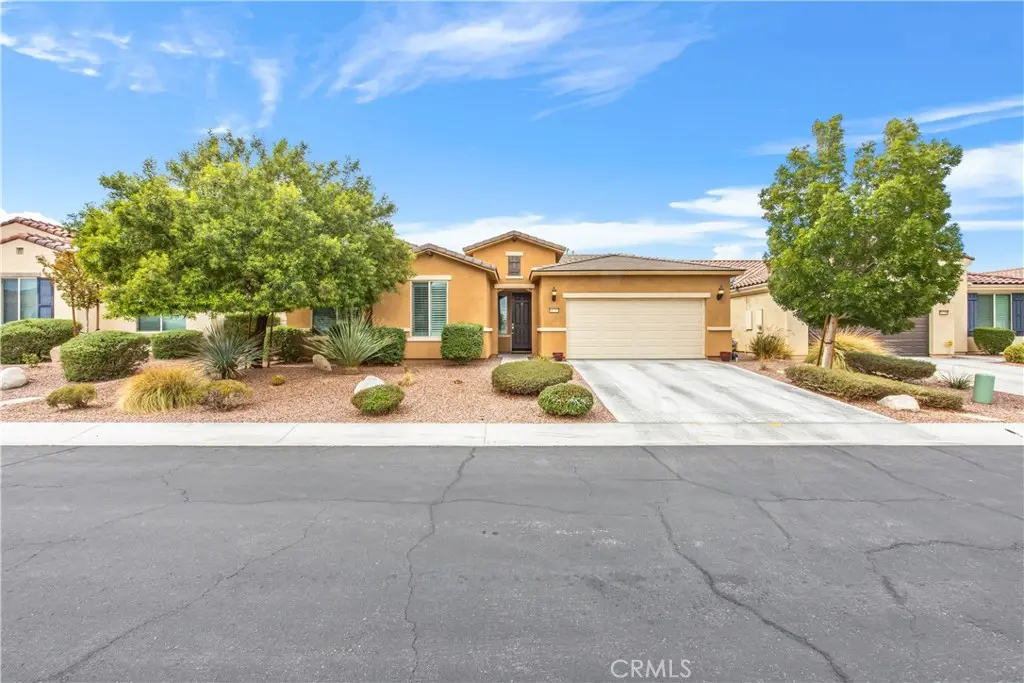 11752 Cascade, Apple Valley, CA — listing photo 1