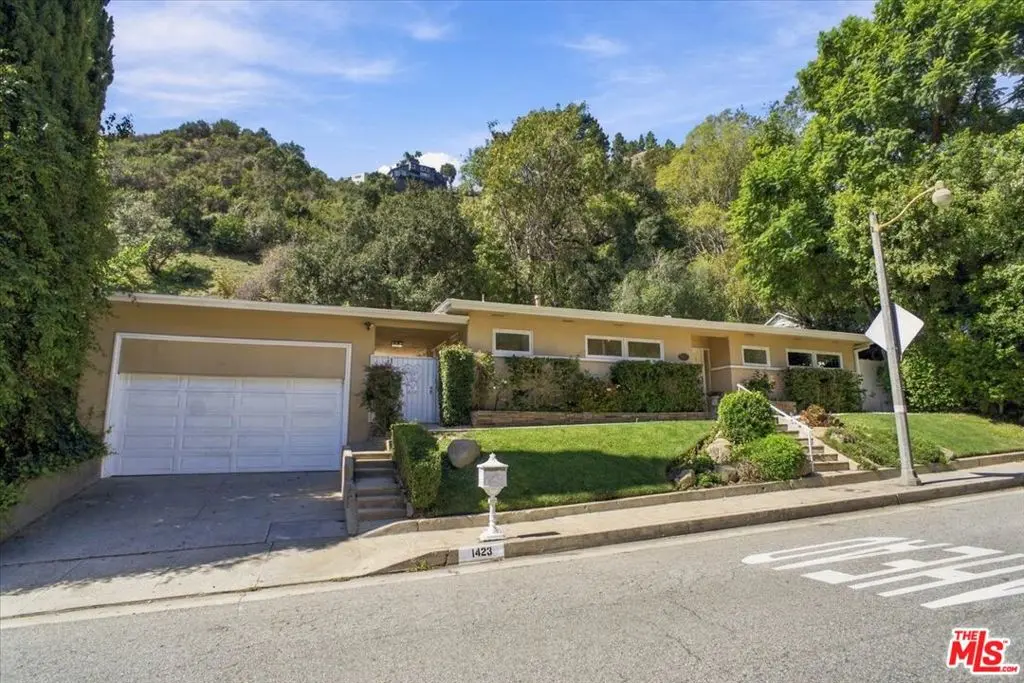 Single Family Residence for rent at 1423 Roscomare Road, Los Angeles, CA featuring 4 beds and 3 baths