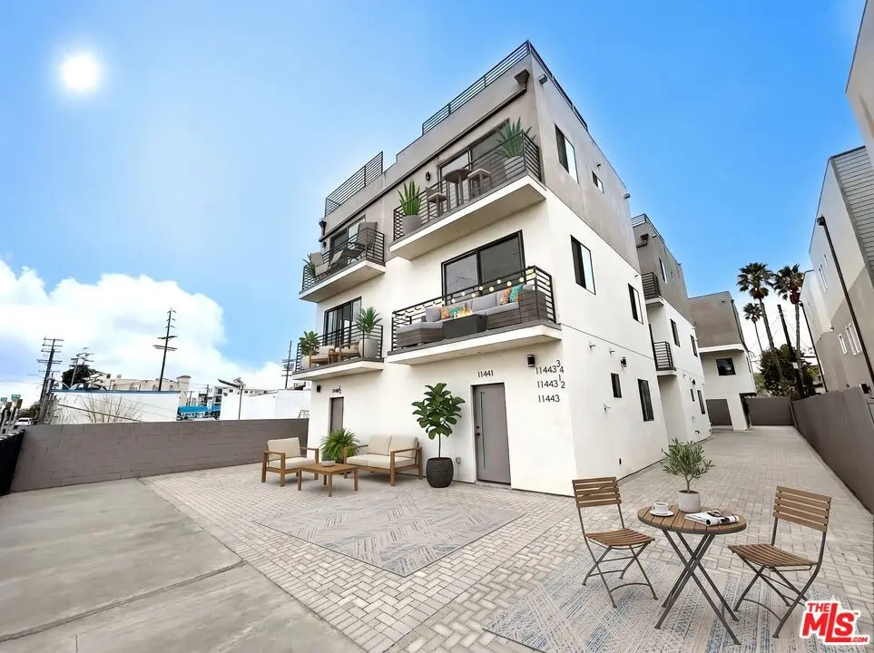 11443 1/2 Hatteras Street, North Hollywood, CA — listing photo 1