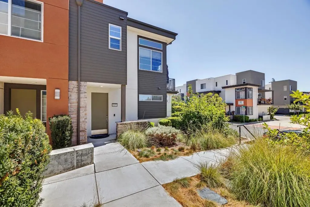 Condominium for sale at 29272 Hub Lane, Hayward, CA featuring 2 beds and 3 baths