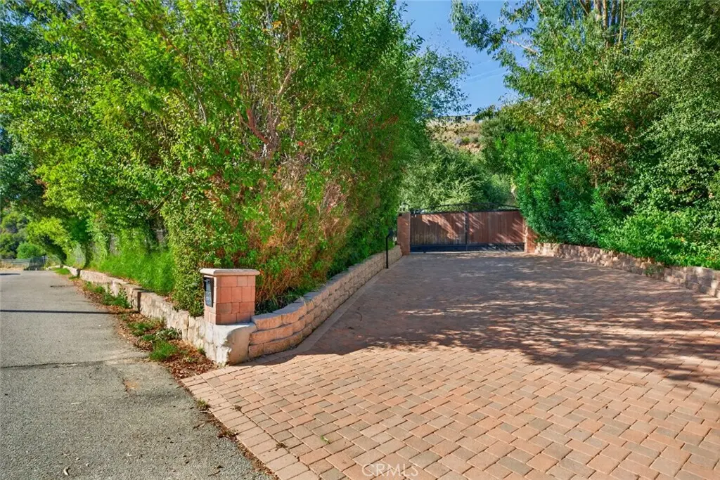 2311 Stonyvale, Tujunga, CA — listing photo 1