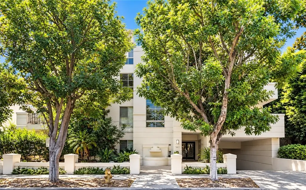 Condominium for sale at 1401 S Bentley Avenue 403, Los Angeles, CA featuring 2 beds and 3 baths