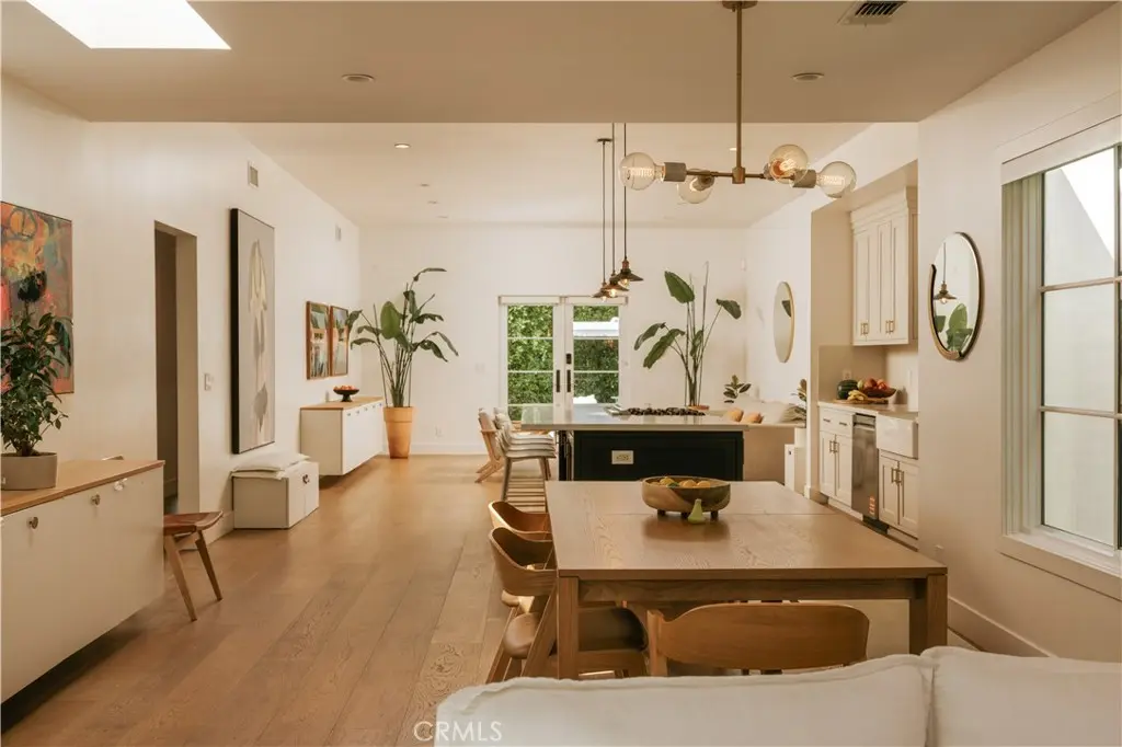 1111 S Plymouth Boulevard, Los Angeles, CA — listing photo 1