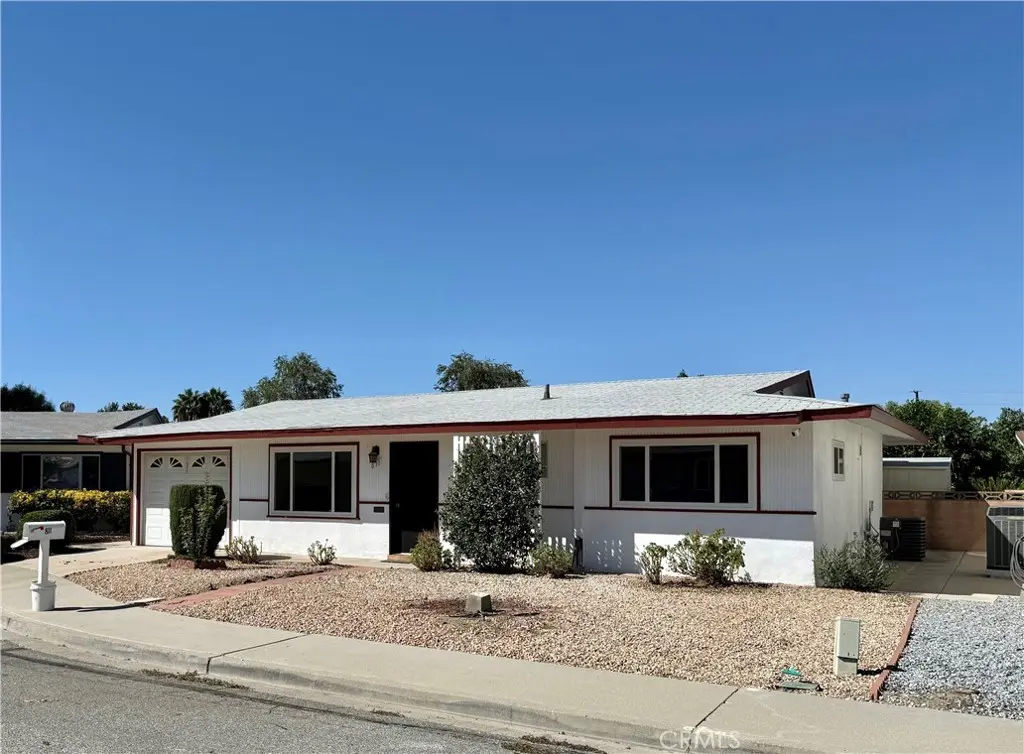 811 Majela, Hemet, CA — listing photo 1