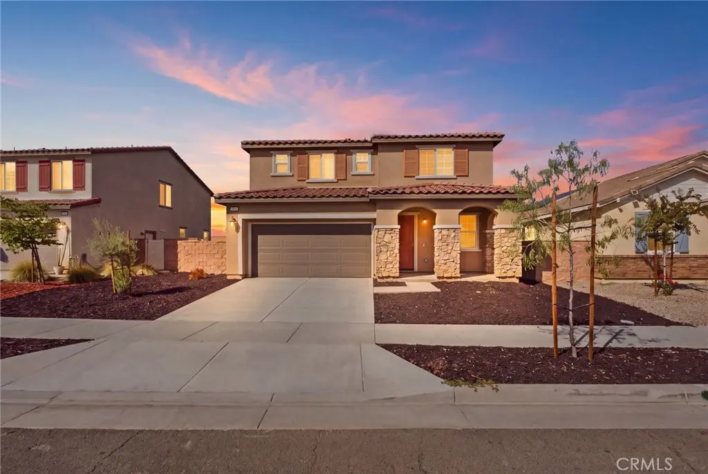 2807 Moonshimmer, Hemet, CA — listing photo 1