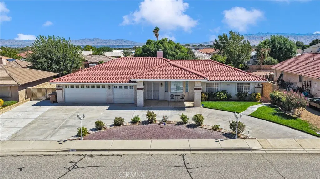 10615 Westway, Hesperia, CA — listing photo 1