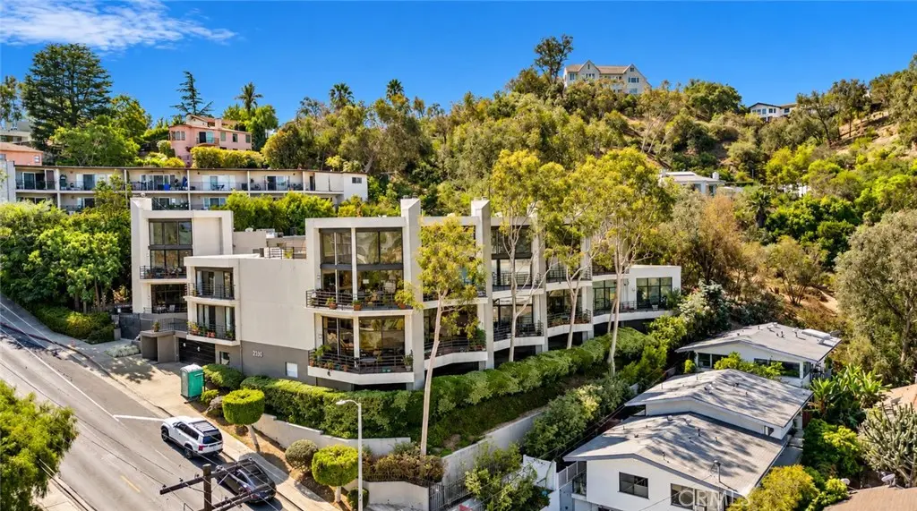 Condominium for rent at 2330 Duane St #206, Los Angeles, CA featuring 2 beds and 3 baths