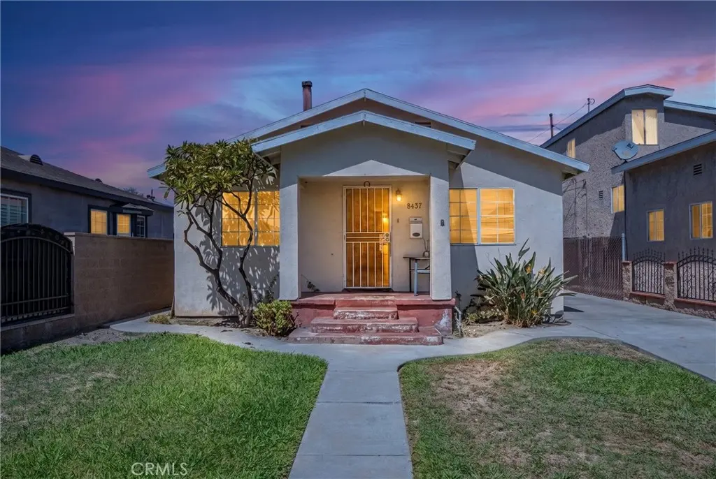8437 San Vincente, South Gate, CA — listing photo 1