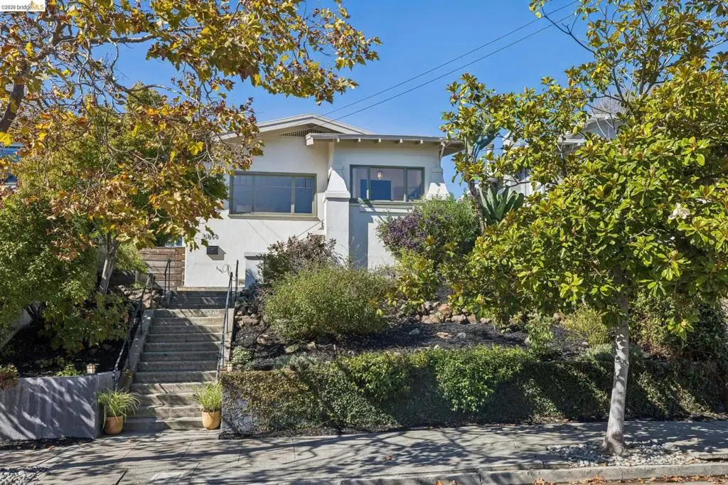 Single Family Residence for sale at 5850 Lawton Ave, Oakland, CA featuring 2 beds and 2 baths