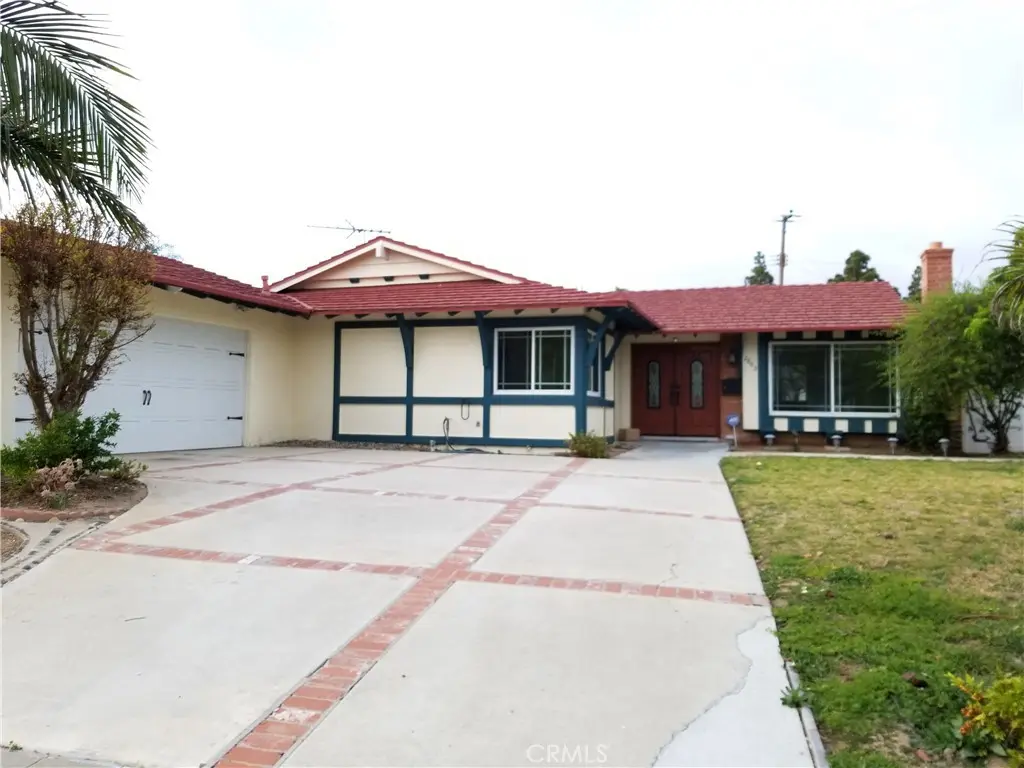 Single Family Residence for rent at 2863 Serang Place, Costa Mesa, CA featuring 3 beds and 3 baths