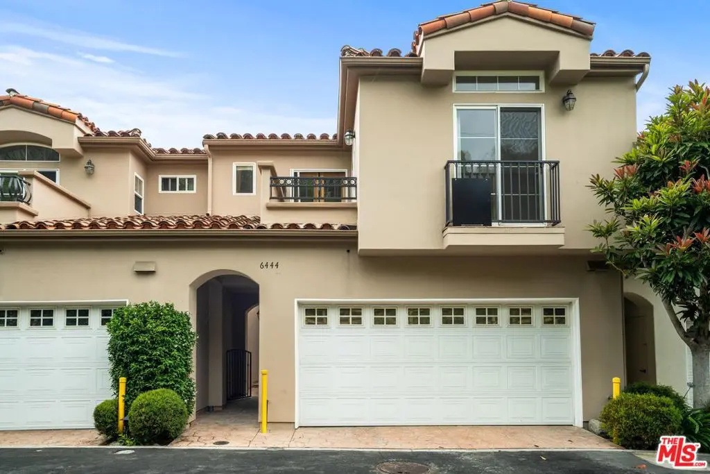 Condominium for rent at 6444 Lunita Road, Malibu, CA featuring 3 beds and 3 baths
