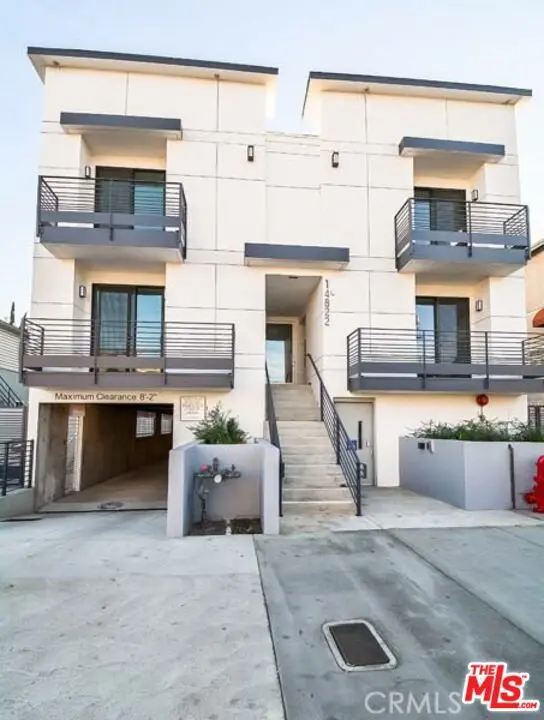 14822 Magnolia Boulevard 105, Sherman Oaks, CA — listing photo 1