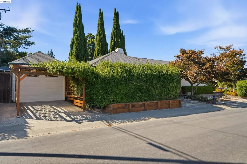 10561 Carver Dr, Cupertino, CA — listing photo 1