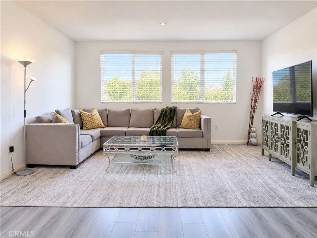 13951 Sherman Way 301, Van Nuys, CA — listing photo 1