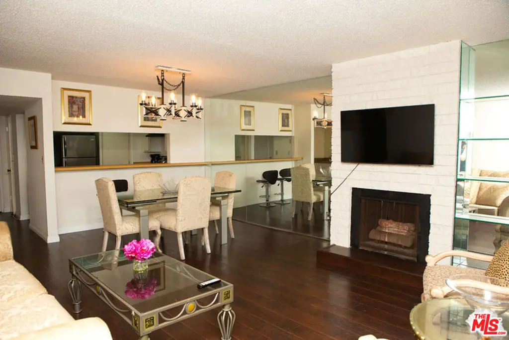 Condominium for rent at 10966 Rochester Avenue 3E, Los Angeles, CA featuring 1 bed and 1 bath