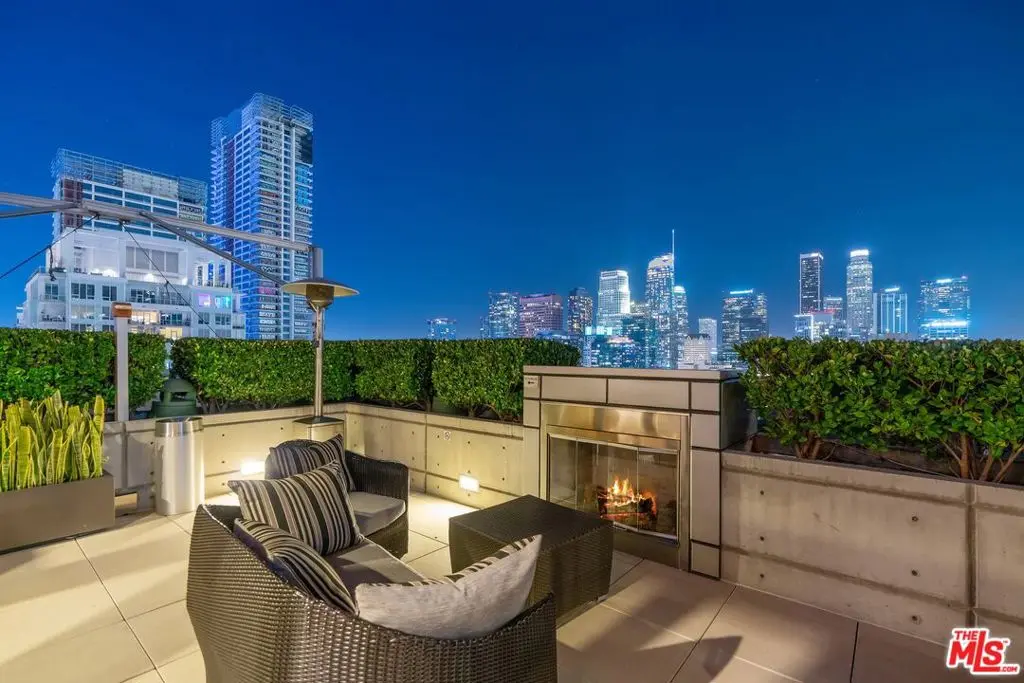 Condominium for sale at 1155 S Grand Avenue 905, Los Angeles, CA featuring 1 bed and 1 bath