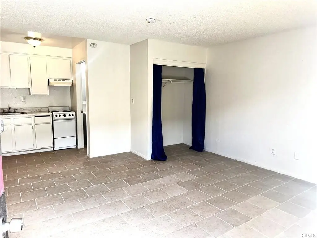 11661 White 07, Adelanto, CA — listing photo 1