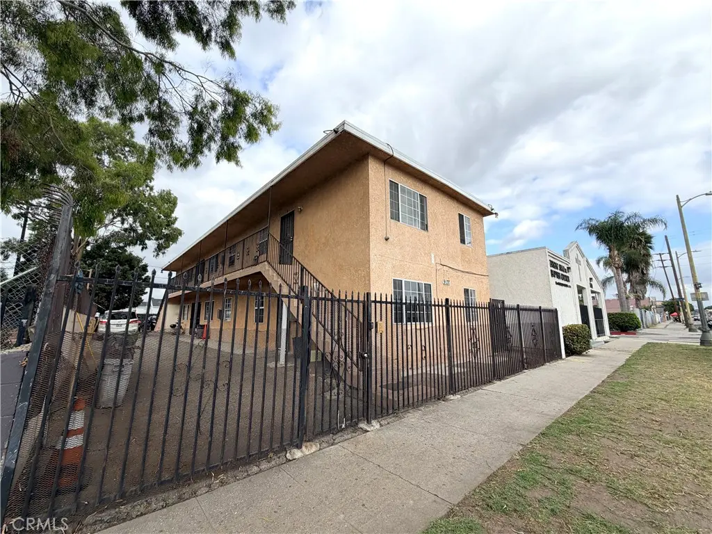 Apartment for rent at 9137 S Broadway 1, Los Angeles, CA featuring 2 beds and 1 bath