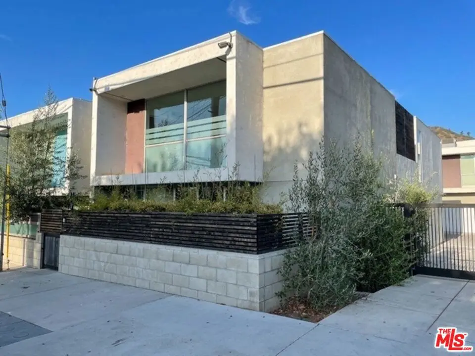 Single Family Residence for rent at 4284 Perlita Avenue, Los Angeles, CA featuring 3 beds and 3 baths