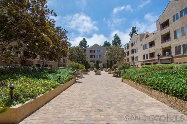 Single Family Residence for rent at 8889 Caminito Plaza Centro 7333, San Diego, CA featuring 1 bed and 1 bath