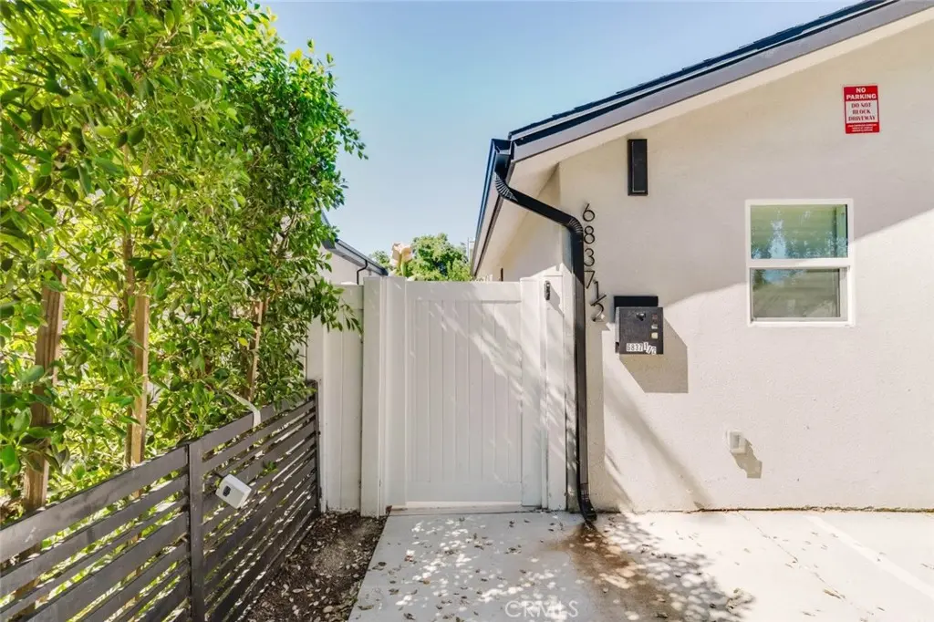 6837 1/2 Yolanda Avenue, Reseda, CA — listing photo 1