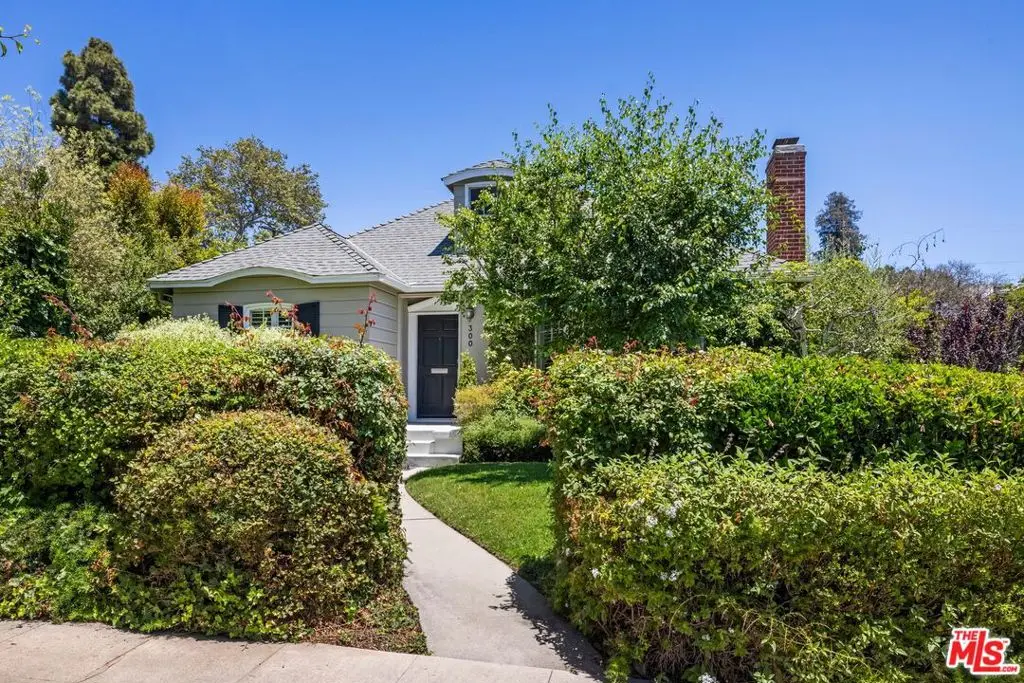 Single Family Residence for rent at 300 N Bowling Green Way, Los Angeles, CA featuring 3 beds and 3 baths