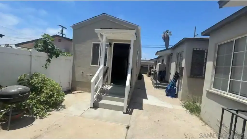 Single Family Residence for rent at 3772 Menlo Ave, San Diego, CA featuring 1 bed and 1 bath