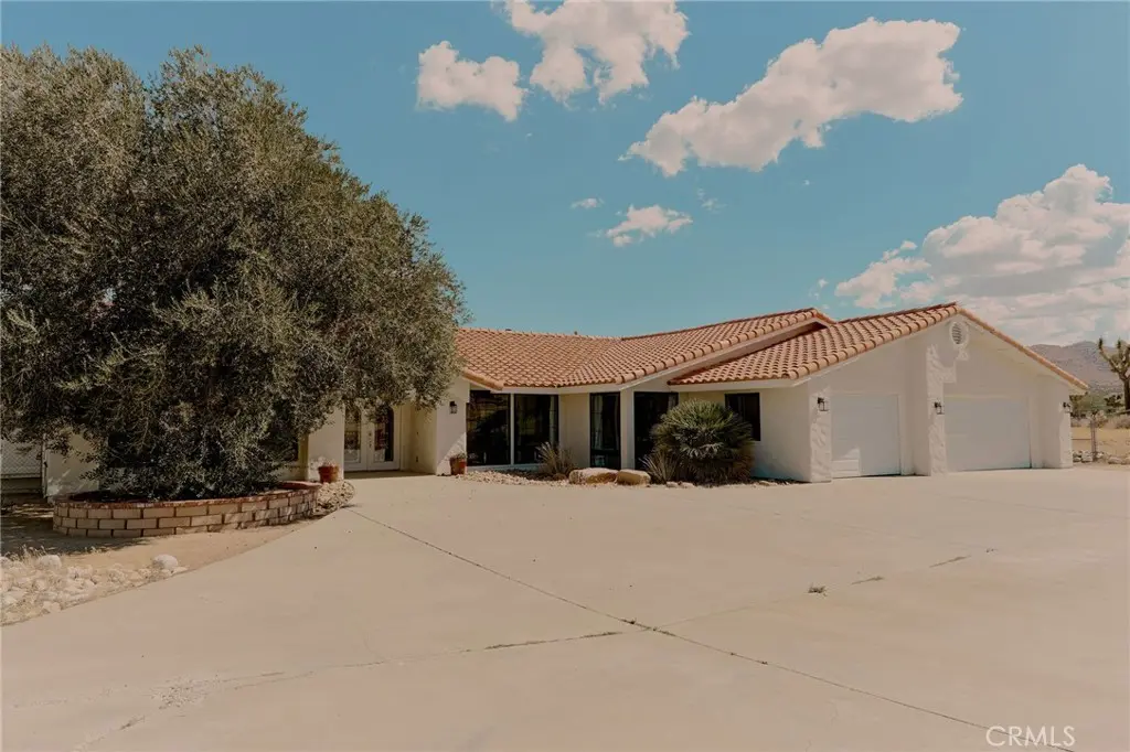 8975 Fortuna Avenue, Yucca Valley, CA — listing photo 1