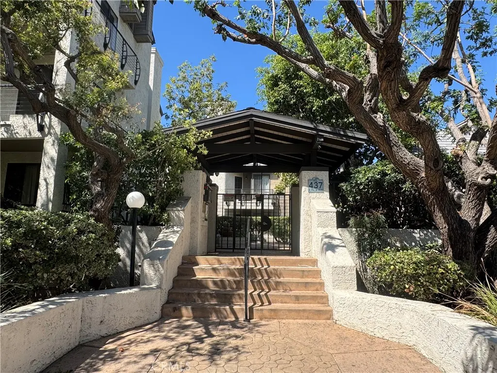 437 E Palm Avenue 207, Burbank, CA — listing photo 1