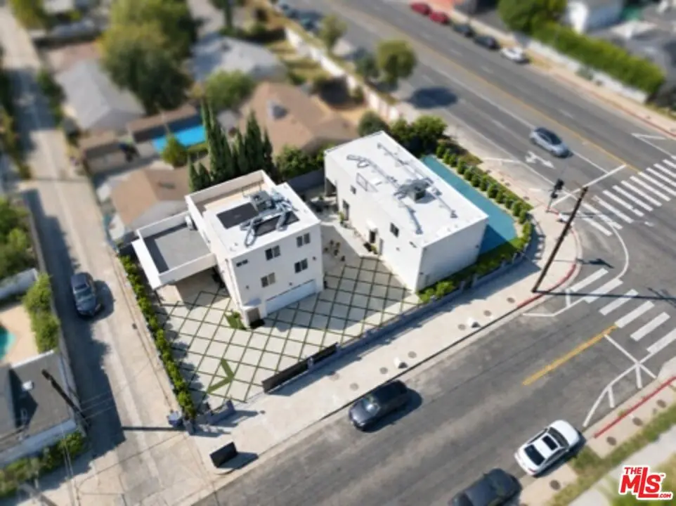 19100 Victory Boulevard, Los Angeles, CA — listing photo 1