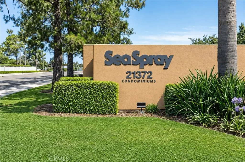 21372 Brookhurst 425, Huntington Beach, CA — listing photo 1