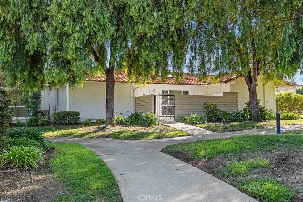 2197 Via Mariposa East B, Laguna Woods, CA — listing photo 1