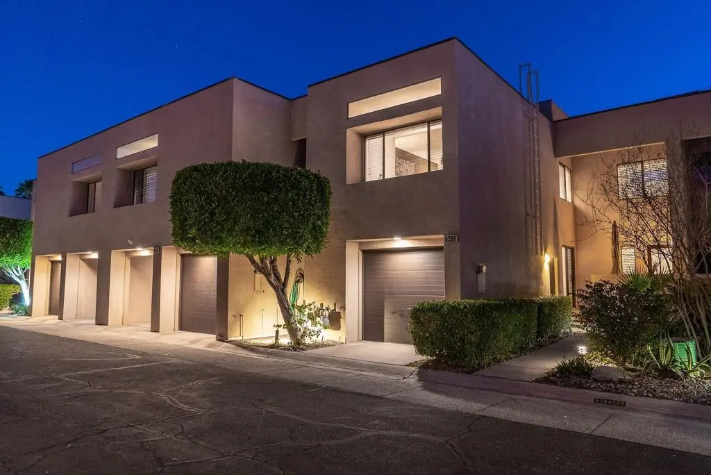 Residential Lease for rent at 943 Village Square S, Palm Springs, Riverside County, CA featuring 2 beds and 2 baths