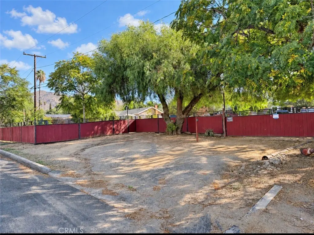 Residential Lease for rent at 11786 Mathews, Moreno Valley, Riverside County, CA featuring 2 beds and 1 bath
