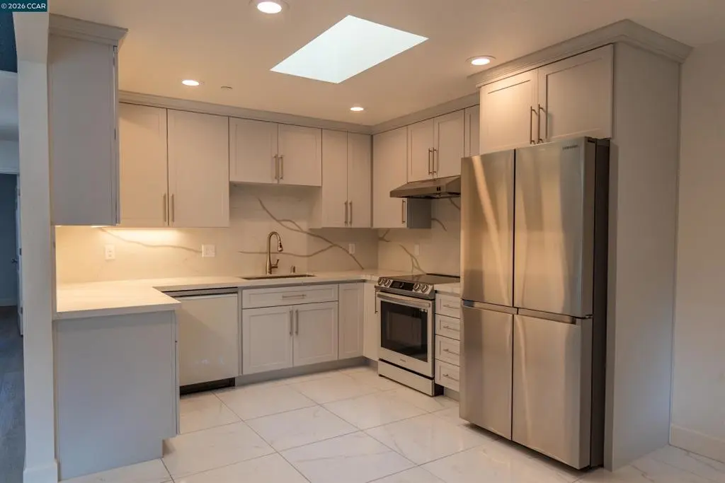 Condominium for sale at 2371 Alta Garden Ln, Sacramento, CA featuring 2 beds and 2 baths